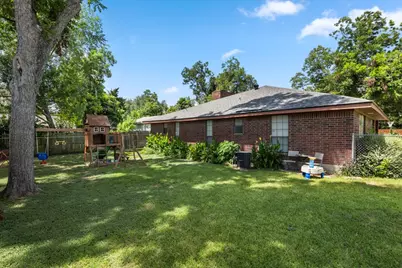 309 W Moerbe Drive, Thorndale, TX 76577 - Photo 9