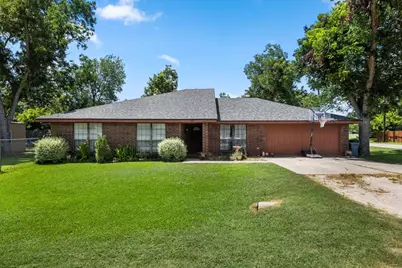 309 W Moerbe Drive, Thorndale, TX 76577 - Photo 1