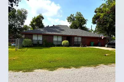 309 W Moerbe Drive, Thorndale, TX 76577 - Photo 1