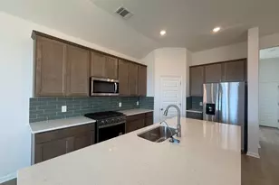 203 Divisadero Dr, Hutto, TX 78634 - Photo 5