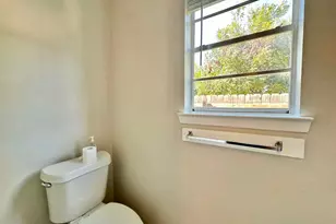 202 N 2nd St, Pflugerville, TX 78660 - Photo 7