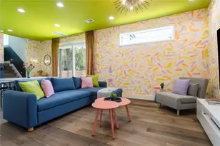 2415 E 10th St, Austin, TX 78702 - Photo 9