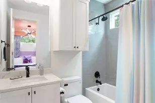 2415 E 10th St, Austin, TX 78702 - Photo 19