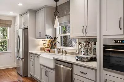 2304 Greenlee Drive, Austin, TX 78703 - Photo 17