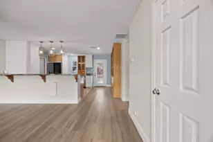 5206 Emerald Forest Dr, Austin, TX 78745 - Photo 9
