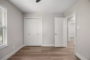 5206 Emerald Forest Dr, Austin, TX 78745 - Photo 15