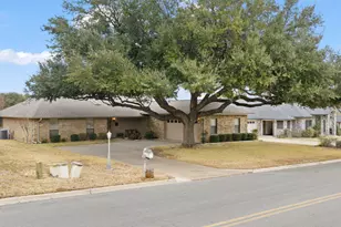 210 Meadowlakes Dr, Meadowlakes, TX 78654 - Photo 1