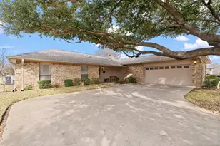 210 Meadowlakes Dr, Meadowlakes, TX 78654 - Photo 3