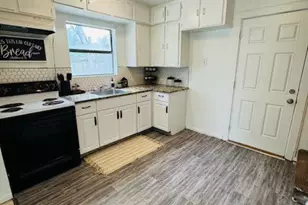622 Trinity St, Lockhart, TX 78644 - Photo 3