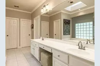 5607 Courtyard Drive, Austin, TX 78731 - Photo 5