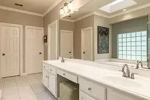 5607 Courtyard Dr, Austin, TX 78731 - Photo 5