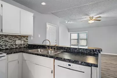 1221 W Hopkins Street #11, San Marcos, TX 78666 - Photo 9