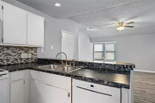 1221 W Hopkins St, San Marcos, TX 78666 - Photo 9