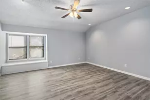 1221 W Hopkins St, San Marcos, TX 78666 - Photo 3