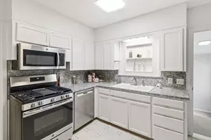 605 W 11th St, Elgin, TX 78621 - Photo 11