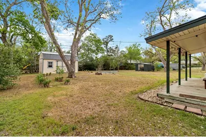 605 W 11th Street, Elgin, TX 78621 - Photo 31