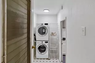 605 W 11th St, Elgin, TX 78621 - Photo 23