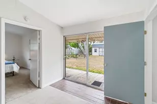 605 W 11th St, Elgin, TX 78621 - Photo 19