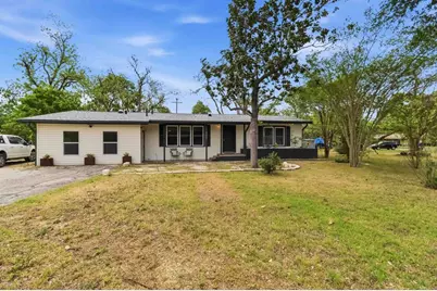 605 W 11th Street, Elgin, TX 78621 - Photo 1