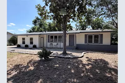 605 W 11th Street, Elgin, TX 78621 - Photo 1