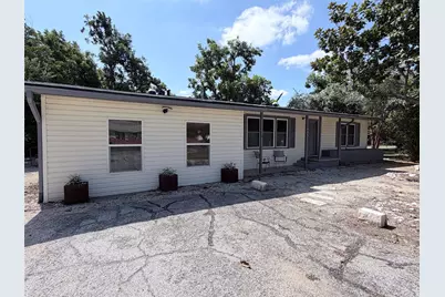 605 W 11th Street, Elgin, TX 78621 - Photo 3