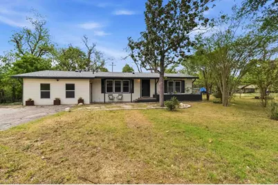 605 W 11th Street, Elgin, TX 78621 - Photo 1