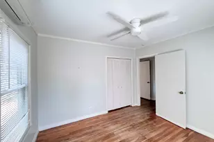 605 W 11th St, Elgin, TX 78621 - Photo 13