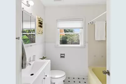 605 W 11th Street, Elgin, TX 78621 - Photo 13