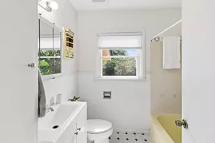 605 W 11th St, Elgin, TX 78621 - Photo 13