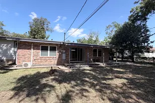 605 W 11th St, Elgin, TX 78621 - Photo 37