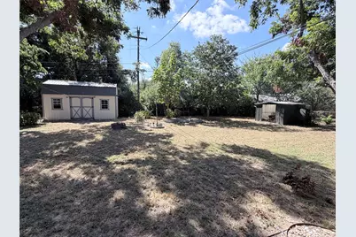 605 W 11th Street, Elgin, TX 78621 - Photo 33