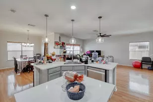 402 Split Oak Dr, Pflugerville, TX 78660 - Photo 11