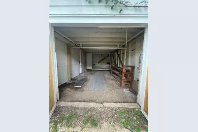 506 W 11th Street, Taylor, TX 76574 - Photo 13