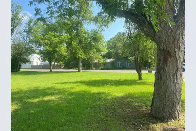 300 Turney Street, Smithville, TX 78957 - Photo 5