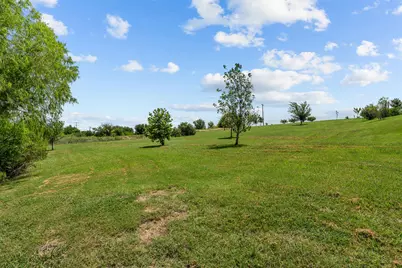 120 Apache Pass, Hutto, TX 78634 - Photo 3