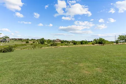 120 Apache Pass, Hutto, TX 78634 - Photo 5
