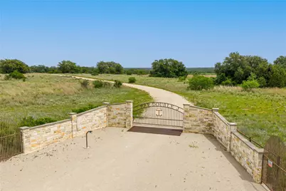 630 N Cr 531, Mullin, TX 76864 - Photo 3