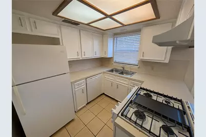 7800 Northcrest Boulevard #204, Austin, TX 78752 - Photo 9