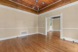 504 Gresham St, Smithville, TX 78957 - Photo 9