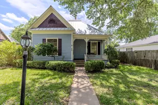 504 Gresham St, Smithville, TX 78957 - Photo 1