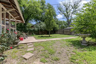 504 Gresham Street, Smithville, TX 78957 - Photo 37