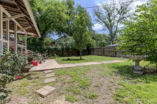 504 Gresham St, Smithville, TX 78957 - Photo 37