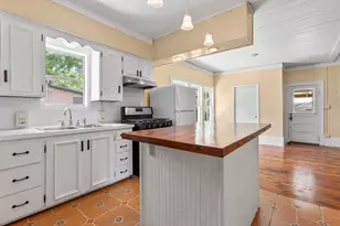 504 Gresham St, Smithville, TX 78957 - Photo 27