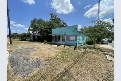919 W 4th Street, Taylor, TX 76574 - Photo 3