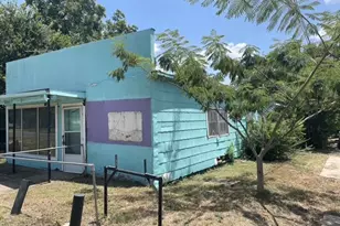 919 W 4th St, Taylor, TX 76574 - Photo 9