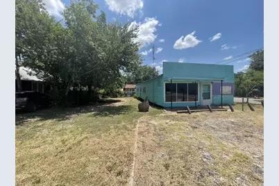 919 W 4th Street, Taylor, TX 76574 - Photo 5