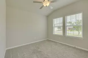 900 Main St, Hutto, TX 78634 - Photo 9