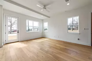 304 E 19 5 St, Georgetown, TX 78626 - Photo 9