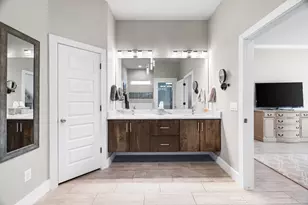 711 CHINKAPIN DR, Fredericksburg, TX 78624 - Photo 21