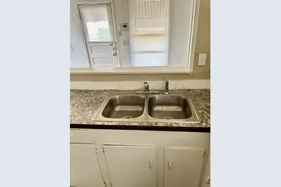415 E 7th Street, Taylor, TX 76574 - Photo 11